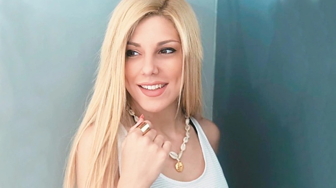 dyo-chronia-meta-ti-fylaki-chamogela-xana-i-elena-polychronopoyloy-o-neos-erotas-i-apozimiosi-amp-038-i-amp-8220-retsinia-amp-8221-204791