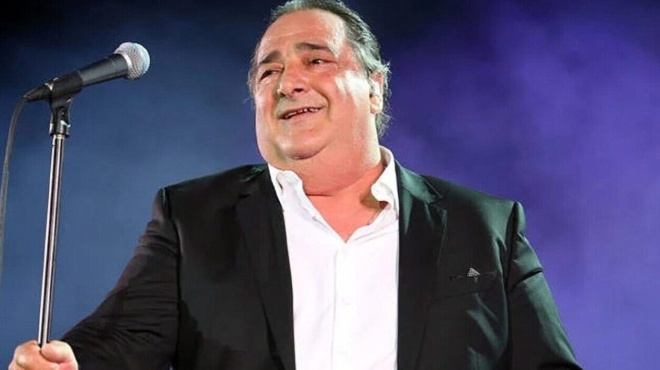 ygiis-kai-chamogelastos-i-proti-emfanisi-toy-vasili-karra-meta-tin-peripeteia-toy-ekane-oli-tin-ellada-na-charei-204085