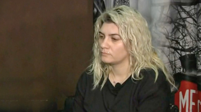 ntrapike-kai-i-ntropi-paei-me-1-sakoyla-pairnei-ola-ta-dora-apo-to-mnima-tis-tzortzinas-amp-038-feygei-me-ena-michanaki-206462