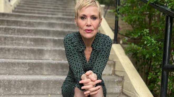 diaferoyn-mono-sto-malli-i-konstantina-michail-pige-theatro-me-ti-didymi-aderfi-tis-amp-038-oloi-etrivan-ta-matia-toys-200900