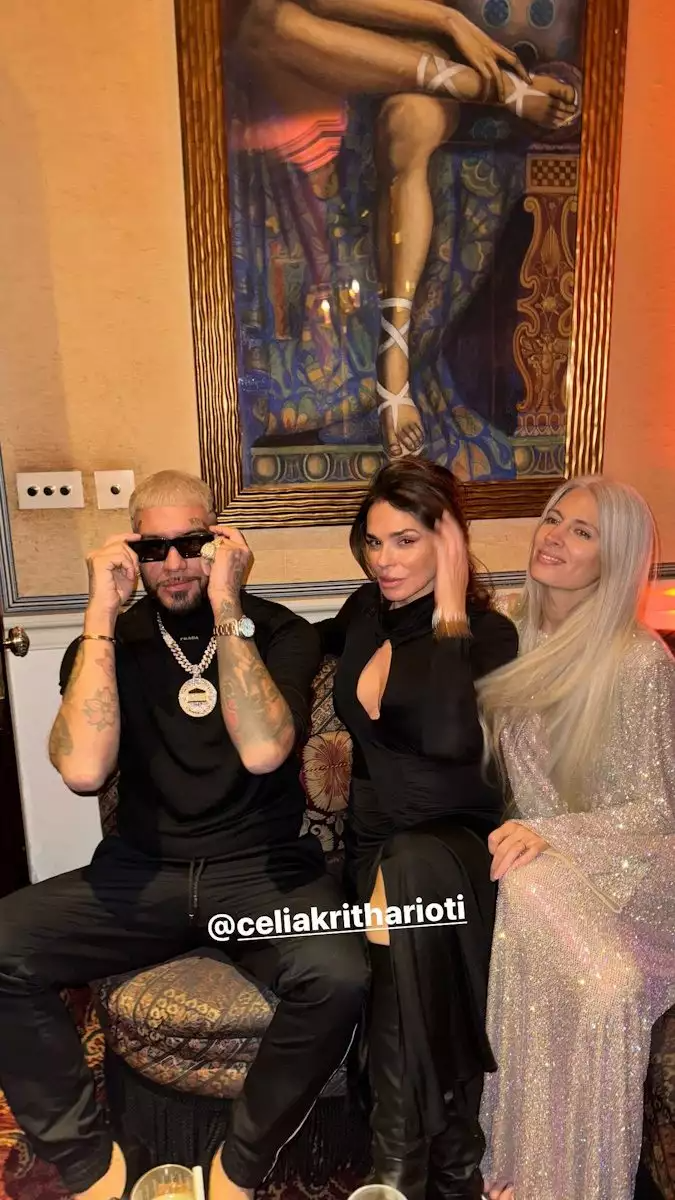 Η Δούκισσα Νομικού στο πάρτι της Σίλιας Κριθαριώτη 