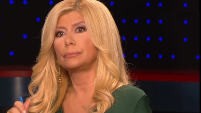 epiki-gkafa-amp-8220-pagose-amp-8221-stin-premiera-i-zina-koytselini-afisan-to-mikrofono-anoichto-amp-038-akoystike-ayto-poy-den-eprepe-200599