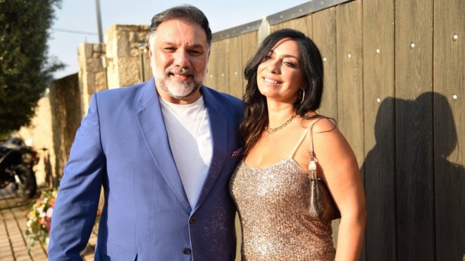 vrachos-dipla-toy-i-koykla-amp-038-goiteytiki-syzygos-toy-grigori-arnaoytogloy-menei-makria-apo-ta-fota-tis-dimosiotitas-204397