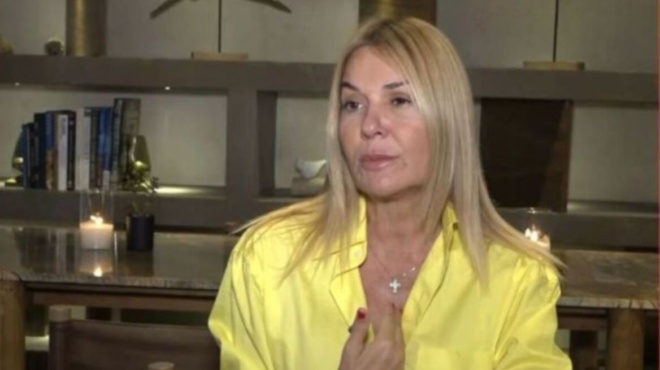 christina-pappa-eida-sto-diavatirio-oti-itan-12-chronia-mikroteros-moy-amp-038-eipa-amp-8220-to-epvixes-to-koyveli-amp-8221-206126