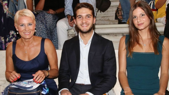 perifani-mitera-i-natasa-paza-ti-me-4-lexeis-amp-038-mia-foto-ta-eipe-ola-gia-tin-koykla-20chroni-kori-tis-202690