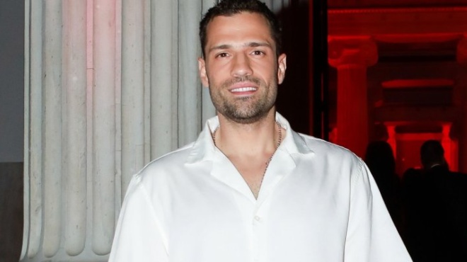 perifanoi-oloi-oi-ellines-o-konstantinos-argyros-egrapse-istoria-amp-8211-egine-o-protos-ellinas-kallitechnis-poy-to-katafere-205545