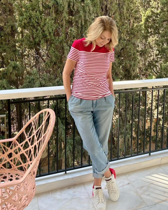 Η Έλλη Στάη στην βεράντα του σπιτιού της 