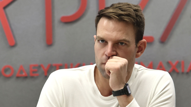 den-prolave-oyte-na-idrosei-tin-fanela-o-stefanos-kasselakis-epaixe-se-agona-podosfairoy-kai-traymatistike-209095