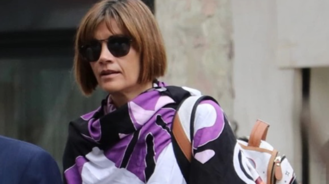 iereia-toy-stil-i-anna-maria-papacharalampoys-vgike-volta-stin-athina-omos-oloi-prosexan-ayto-pano-tis-211323