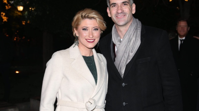 kostas-mpakogiannis-amp-8211-sia-kosioni-stolisan-oikogeneiakos-to-christoygenniatiko-dentro-kai-to-apotelesma-einai-entyposiako-209161