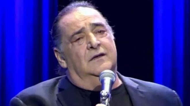 den-to-tragoydise-meta-apo-ekeini-ti-amp-8220-kataramevi-amp-8221-mera-to-monadiko-tragoydi-poy-den-eipe-pote-o-vasilis-karras-215785