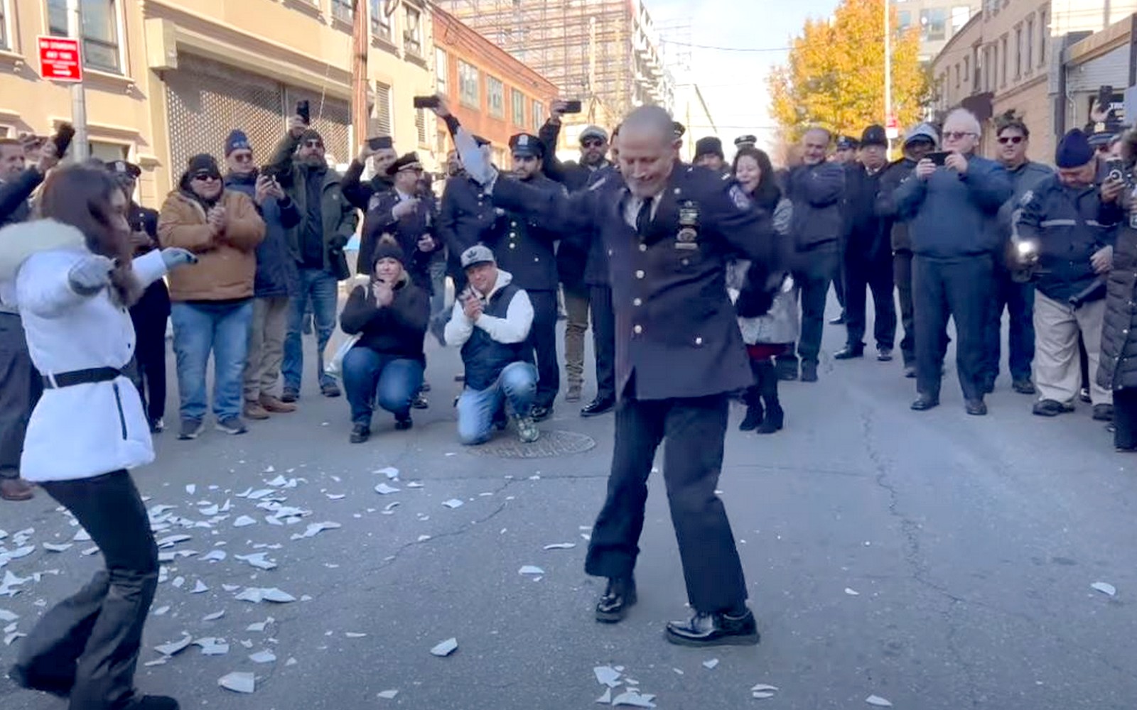 Ελληνοαμερικανός αστυνομικός συνταξιοδοτήθηκε με Σφακιανάκη 