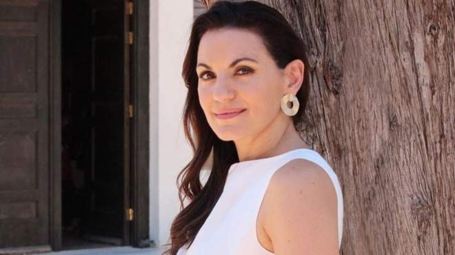 matheytike-i-timi-to-theloyn-oles-travixe-ta-flas-i-olga-kefalogianni-me-to-apolyto-forema-gia-to-fetino-revegion-216465