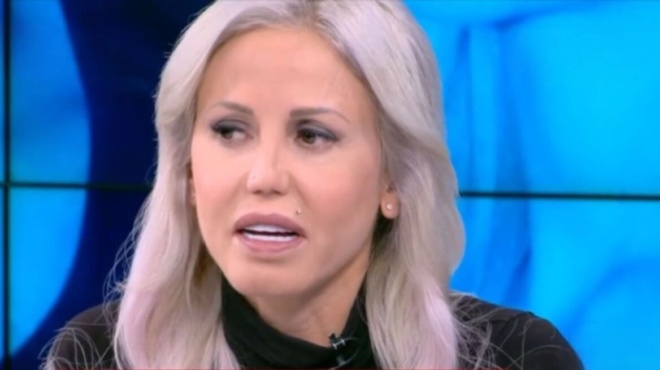 pairno-iremistika-kai-ta-vradia-thelo-na-pino-i-annoyla-florinioti-apanta-sto-kraximo-gia-to-xefantoma-sta-mpoyzoykia-217102