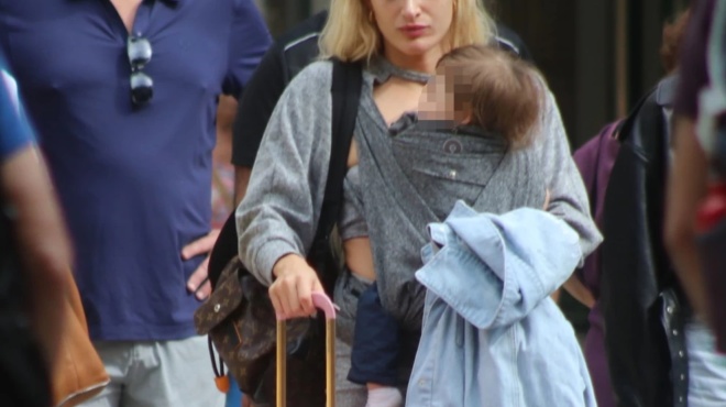 den-antecho-alli-talaiporia-amp-8220-mayres-amp-8221-giortes-gia-tin-ioanna-toyni-amp-8211-i-eisagogi-sto-nosokomeio-amp-038-oi-apanotes-atychies-217385