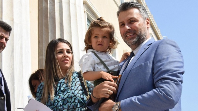 exo-frenon-o-kallianos-me-tin-emy-amp-038-ta-ektakta-deltia-kairoy-eipe-ayto-poy-skeftontai-oloi-oi-ellines-209435