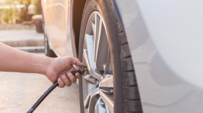 telos-o-amp-8220-tzampa-amp-8221-aeras-amp-8220-charatsi-amp-8221-apo-ta-venzinadika-gia-na-foyskonoyme-lasticha-se-amaxi-kai-michani-208653