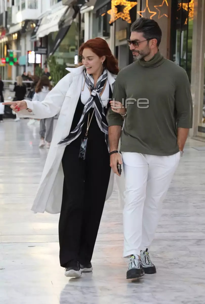 Βρισηίδα Ανδριώτου και Σπύρος Μαρτίκας βόλτα στη Γλυφάδα 