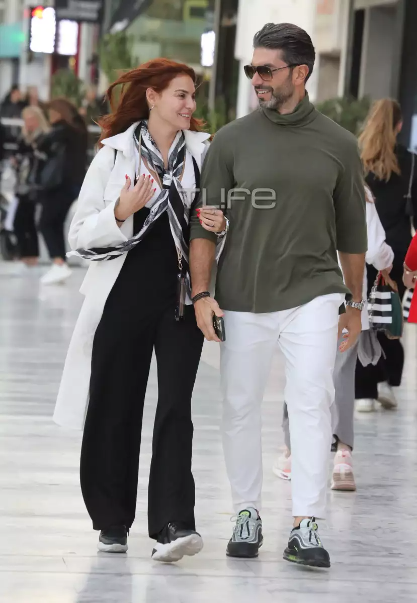 Βόλτα στη Γλαφάδα για Βρισηίδα Ανδριώτου και Σπύρο Μαρτίκα