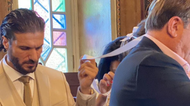 zei-makria-apo-ta-fota-o-amp-8220-agnostos-amp-8221-koymparos-ston-gamo-matsoyka-kokkali-amp-8211-amp-8220-kleistos-amp-8221-aprositos-alla-koyklos-209658