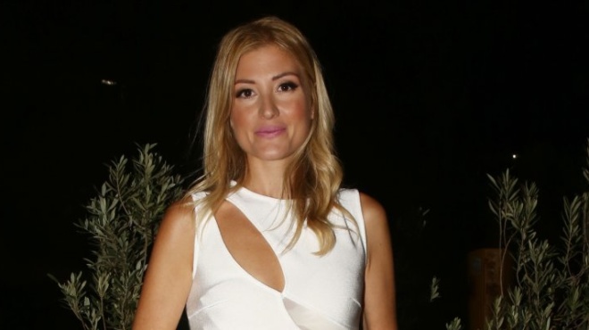 erixe-to-internet-i-7chroni-kori-tis-ranias-tzima-pire-tin-eyaisthisia-kai-tin-exypnada-tis-mamas-tis-213609