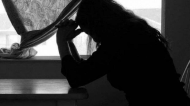 amp-8220-eimai-chira-8-chronia-gnorisa-ton-kosta-se-ena-parti-pigame-spiti-toy-amp-038-xafnika-chtypise-to-koydoyni-apla-pagosa-amp-8221-212862