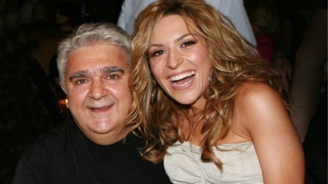 perifanos-pateras-charoymenos-pappoys-spania-emfanisi-toy-paschali-terzi-mazi-me-ton-eggono-toy-211338