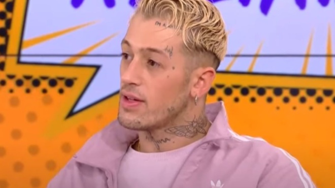 o-tasos-xiarcho-ta-eipe-amp-8220-exo-apo-ta-dontia-amp-8221-kalytera-enas-gkei-pateras-para-san-ton-diko-moy-poy-me-ederne-214302