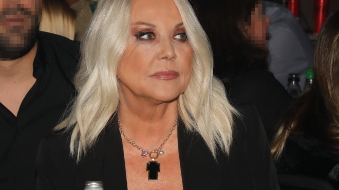 sta-66-tis-dinei-mathimata-stil-i-royla-koromila-to-forese-kalytera-ki-apo-30ares-kai-anedeixe-to-kalligrammo-kormi-tis-223143