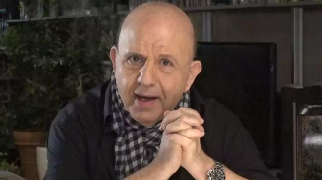 kolafos-o-moyratidis-gia-christina-lampiri-ekane-ena-koritsaki-to-petaxe-sti-giagia-kai-egine-pachysapko-kai-provlimatiko-220463