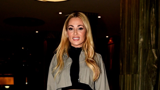 ekeinos-24-ekeini-i-1i-dimosia-emfanisi-elenis-voylgaraki-amp-8211-foti-ioannidi-amp-038-i-megali-diafora-ilikias-218791