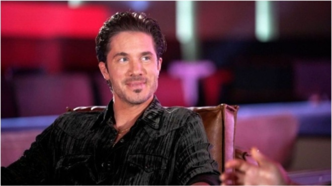 nikos-oikonomopoylos-den-symfono-me-tin-teknothesia-apo-omofyla-zeygaria-to-paidi-chreiazetai-mama-kai-mpampa-218527