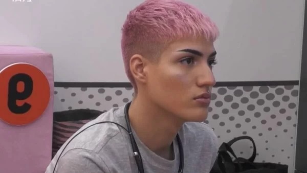 amp-8220-min-anoixo-to-stoma-moy-amp-8221-o-themis-kanellos-amp-8220-karfonei-amp-8221-ton-oikonomopoylo-meta-tis-diloseis-gia-ta-omofyla-zeygaria-220306