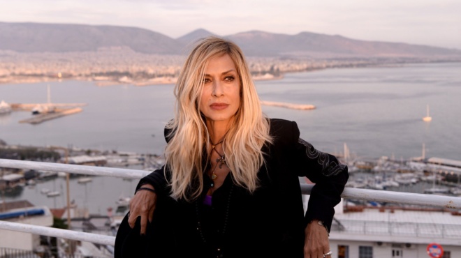 pisina-gipedo-tenis-mpostani-to-chlidato-spiti-tis-annas-vissi-stin-ekali-tha-to-zileyan-kai-megaloi-star-toy-choligoynt-218273