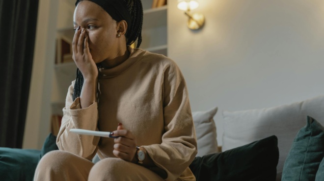 eisai-20-chronon-ki-emeines-egkyos-pateras-edioxe-tin-kori-ap-amp-8217-to-spiti-giati-den-einai-etoimi-na-ginei-mana-223516