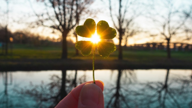 anatropi-chryso-to-2024-gia-3-zodia-amp-8211-erchontai-amesa-rizikes-allages-sta-oikonomika-toys-alla-amp-038-stis-scheseis-toys-221089