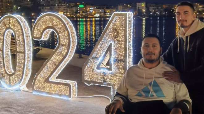 ithele-na-ekplirosei-ena-tama-i-istoria-toy-26chronoy-gianni-poy-voytixe-na-piasei-ton-timio-stayro-kai-emeine-paralytos-219307