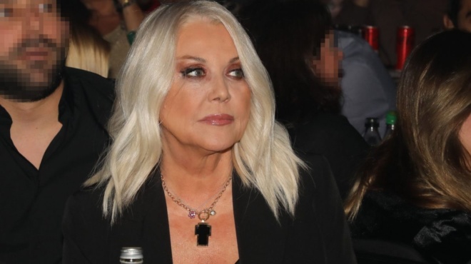 oloi-miloyn-gia-ti-royla-koromila-me-liges-starates-lexeis-milise-gia-ton-ntalara-kai-evale-ta-pragmata-sti-thesi-toys-223652