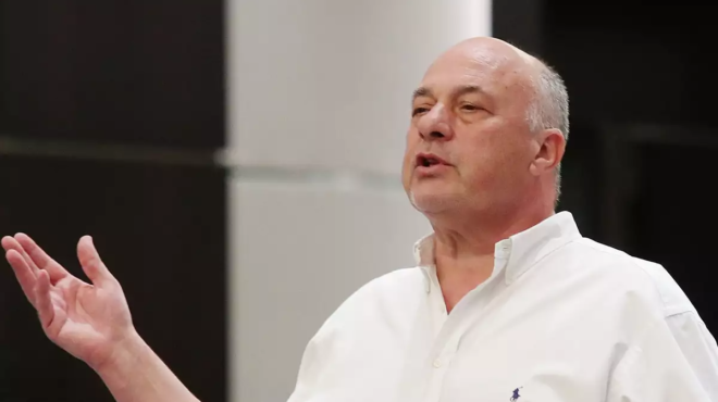 den-stamata-poythena-o-mpeos-pire-xana-skliri-thesi-gia-ta-omofyla-zeygaria-kai-ta-evale-me-oloys-kai-ola-223167