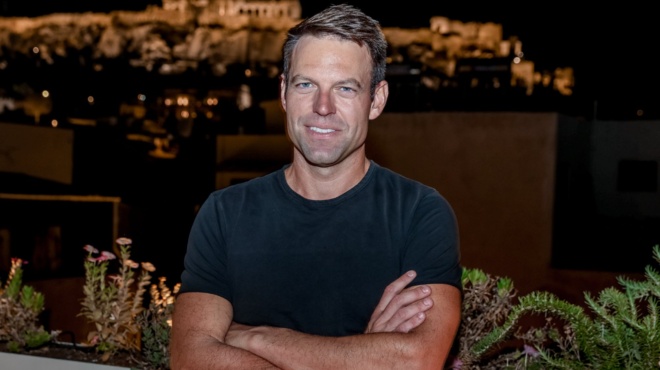 orgiazoyn-oi-fimes-kasselakis-amp-038-tailer-pigan-gia-mystiko-deipno-mazi-me-ton-konstantino-argyro-makria-apo-ta-flas-233012