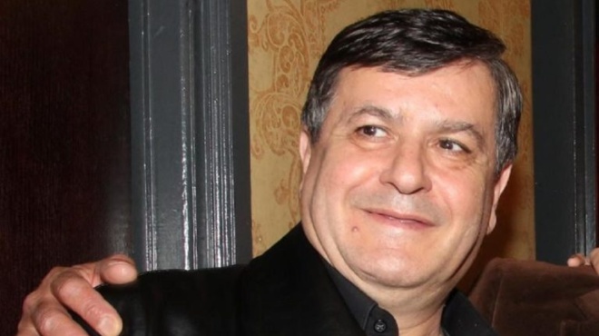 ekeinos-64-ekeini-i-koykla-melachrini-syntrofos-toy-gianni-kapetanio-kai-i-terastia-diafora-ilikias-toys-233990