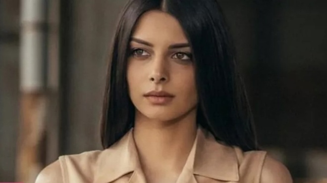 amp-8220-fototypia-amp-8221-tis-christinas-pappa-i-anna-mpezan-vgike-volta-me-tin-koroyla-tis-amp-038-oloi-scholiazoyn-1-pragma-sti-foto-235505