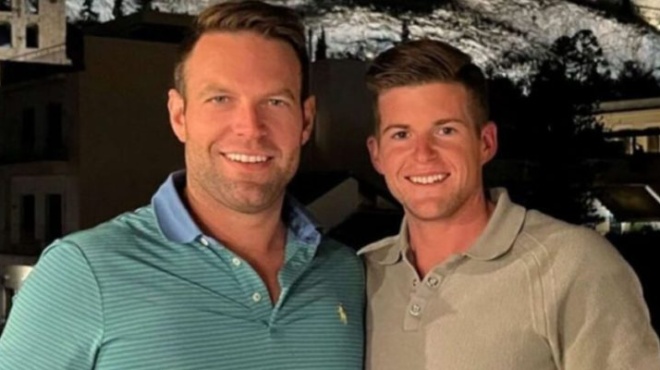 pachoylos-me-mayra-makria-mallia-amp-038-koykla-gynaika-syntrofo-etsi-itan-o-tailer-prin-eroteytei-ton-kasselaki-228709