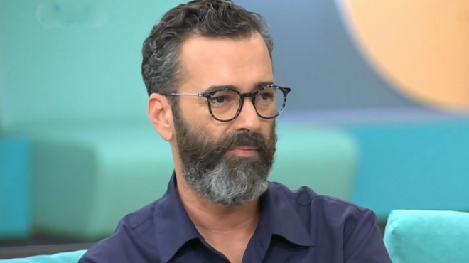 aggelos-mpratis-den-thelo-o-syntrofos-moy-na-xyrizetai-moy-aresoyn-oi-triches-kai-ta-fysika-pragmata-228819