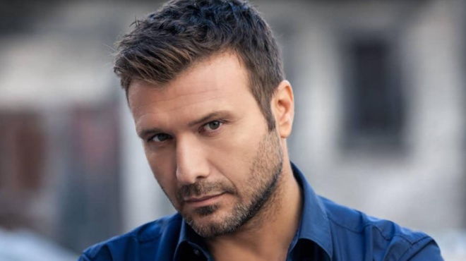 ftocheia-katarameni-i-polytelis-mezoneta-toy-gianni-ploytarchoy-poy-tha-zileyan-kai-architektones-moiazei-me-palati-230985