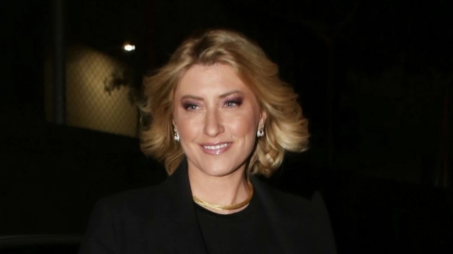 oloi-koitoysan-ta-podia-tis-i-sia-kosioni-pige-me-ayta-ta-papoytsia-se-episimi-vradini-exodo-amp-038-egine-theama-232807