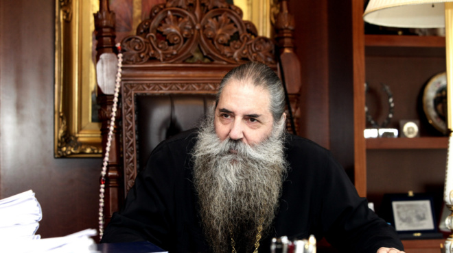 katapeltis-o-serafeim-telos-i-theia-koinonia-se-osoys-psifisan-to-n-m-schedio-gia-ton-gam-omofylon-zeygarion-233092