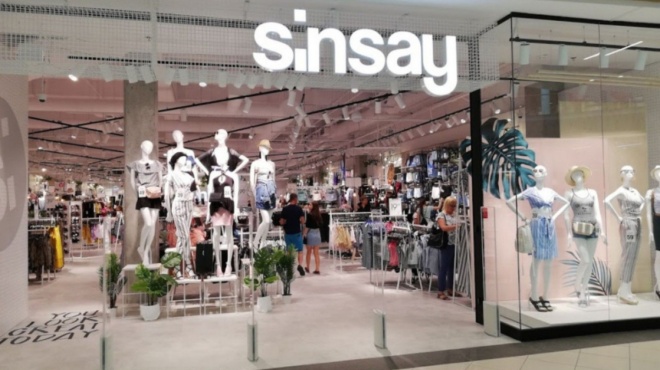 pamfthina-kai-poiotika-roycha-i-etairia-kolossos-poy-anoixe-idi-3-katastimata-stin-ellada-kai-apeilei-ta-zara-amp-038-ochi-mono-228450