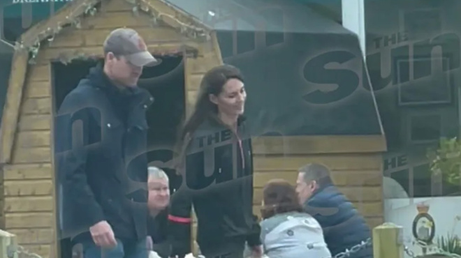 keit-mintleton-emfanistike-alla-den-epeise-kanenan-i-adynatismeni-eikona-tis-kai-i-leptomereia-poy-dystychos-prosexan-oloi-240718