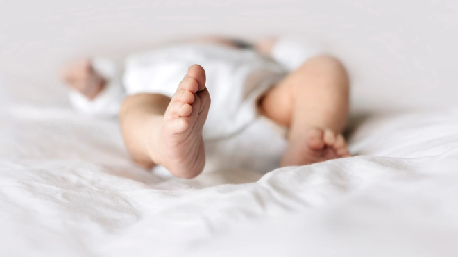 amp-8220-klaiei-amp-8221-oli-i-ellada-vrikan-nekro-to-2-5-minon-moro-toys-asyllipti-tragodia-gia-gnosti-epicheirimatiki-oikogeneia-238231